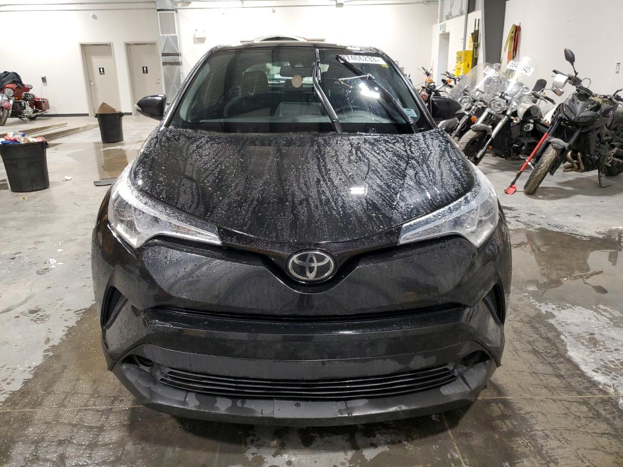 2019 TOYOTA C-HR XLE - Image 5