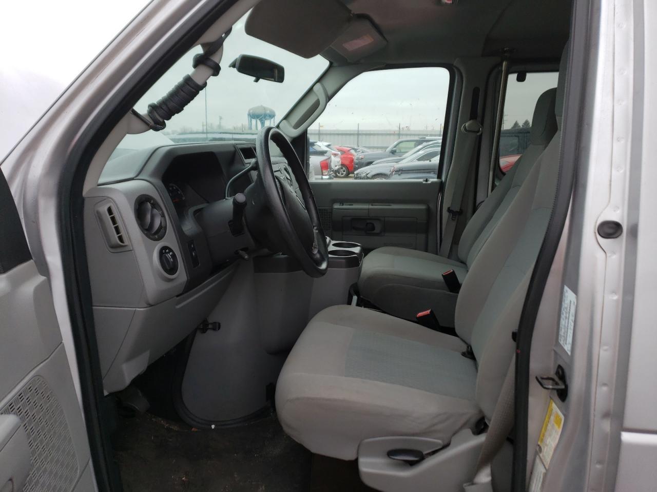 2013 Ford Econoline E350 Super Duty Van - Фото 7