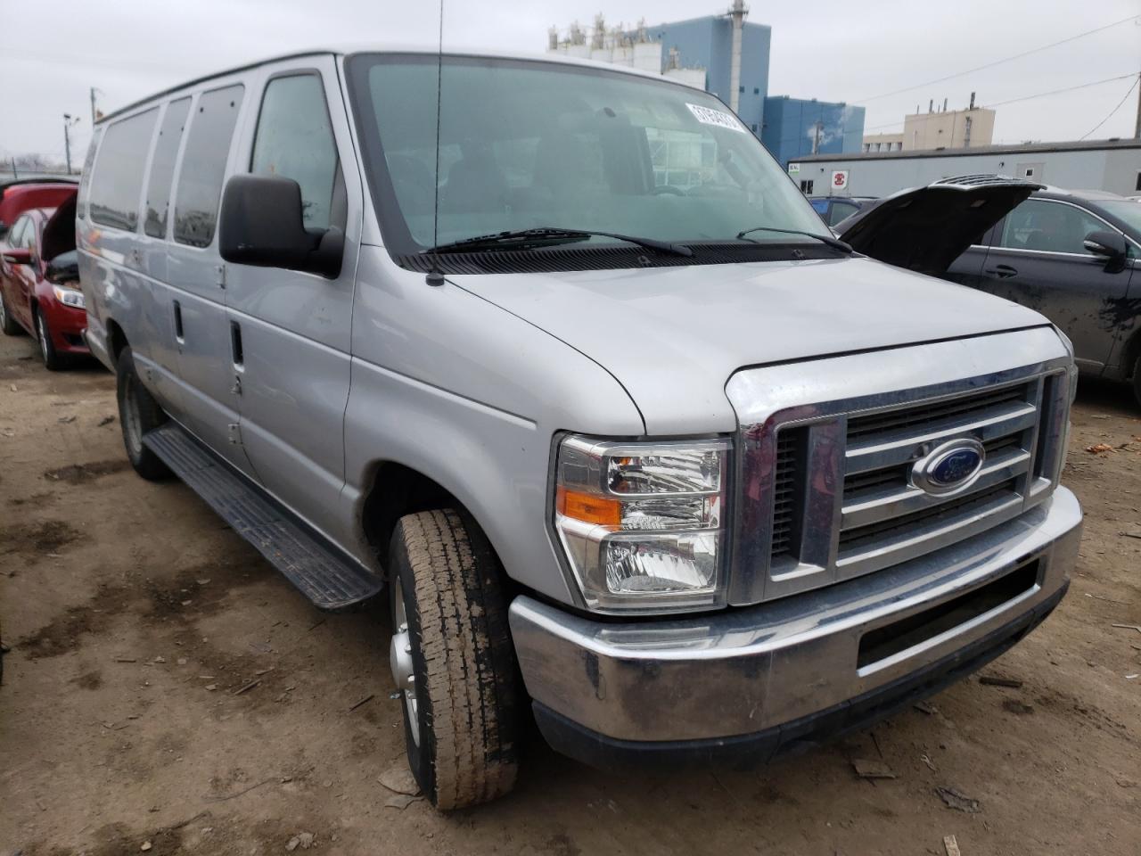 2013 Ford Econoline E350 Super Duty Van - Фото 4