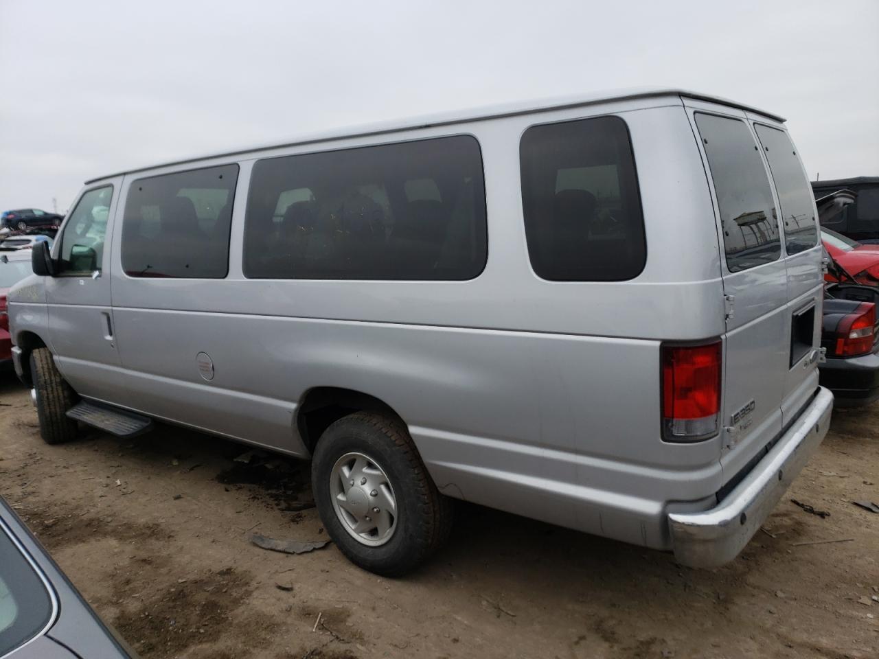 2013 Ford Econoline E350 Super Duty Van - Фото 2