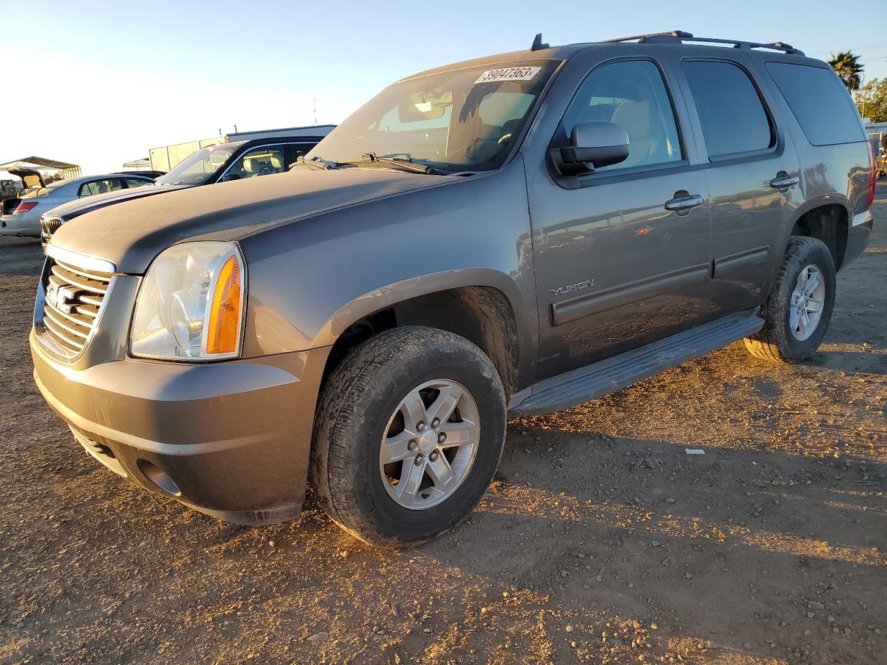 2013 GMC YUKON SLE car image