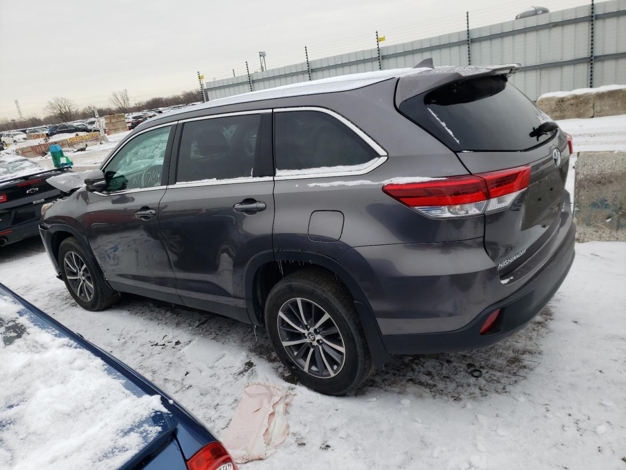 2019 Toyota Highlander Se - Image 2