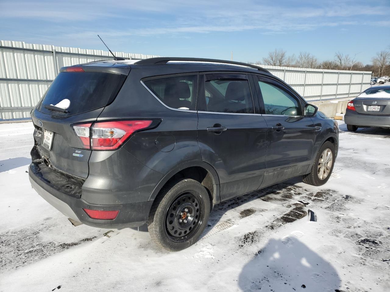 2017 FORD ESCAPE SE - Image 3