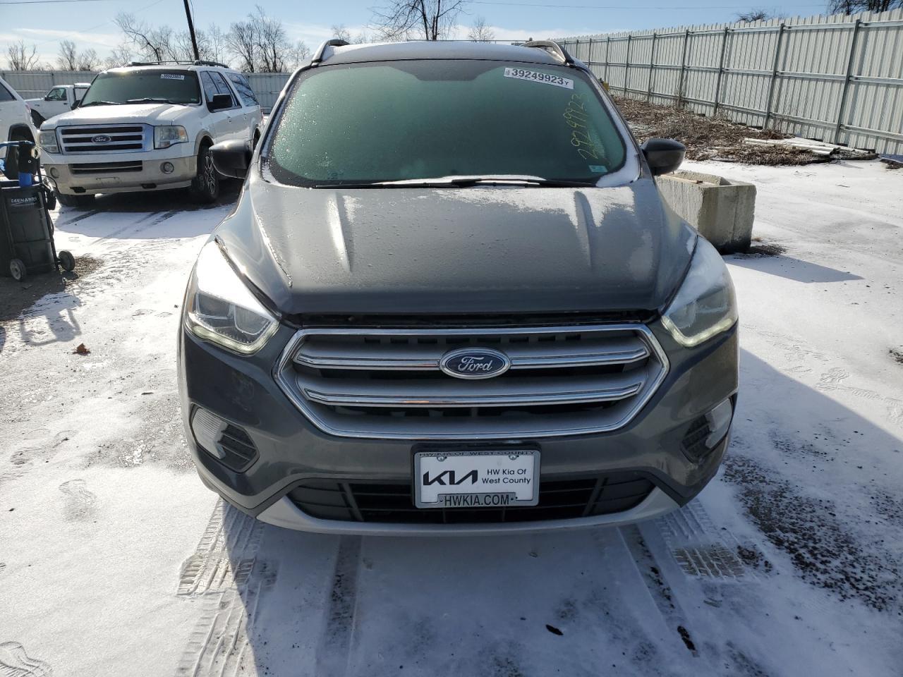 2017 FORD ESCAPE SE - Image 5