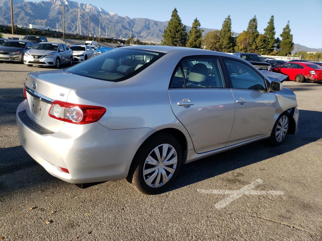2013 TOYOTA COROLLA BA - Фото 3
