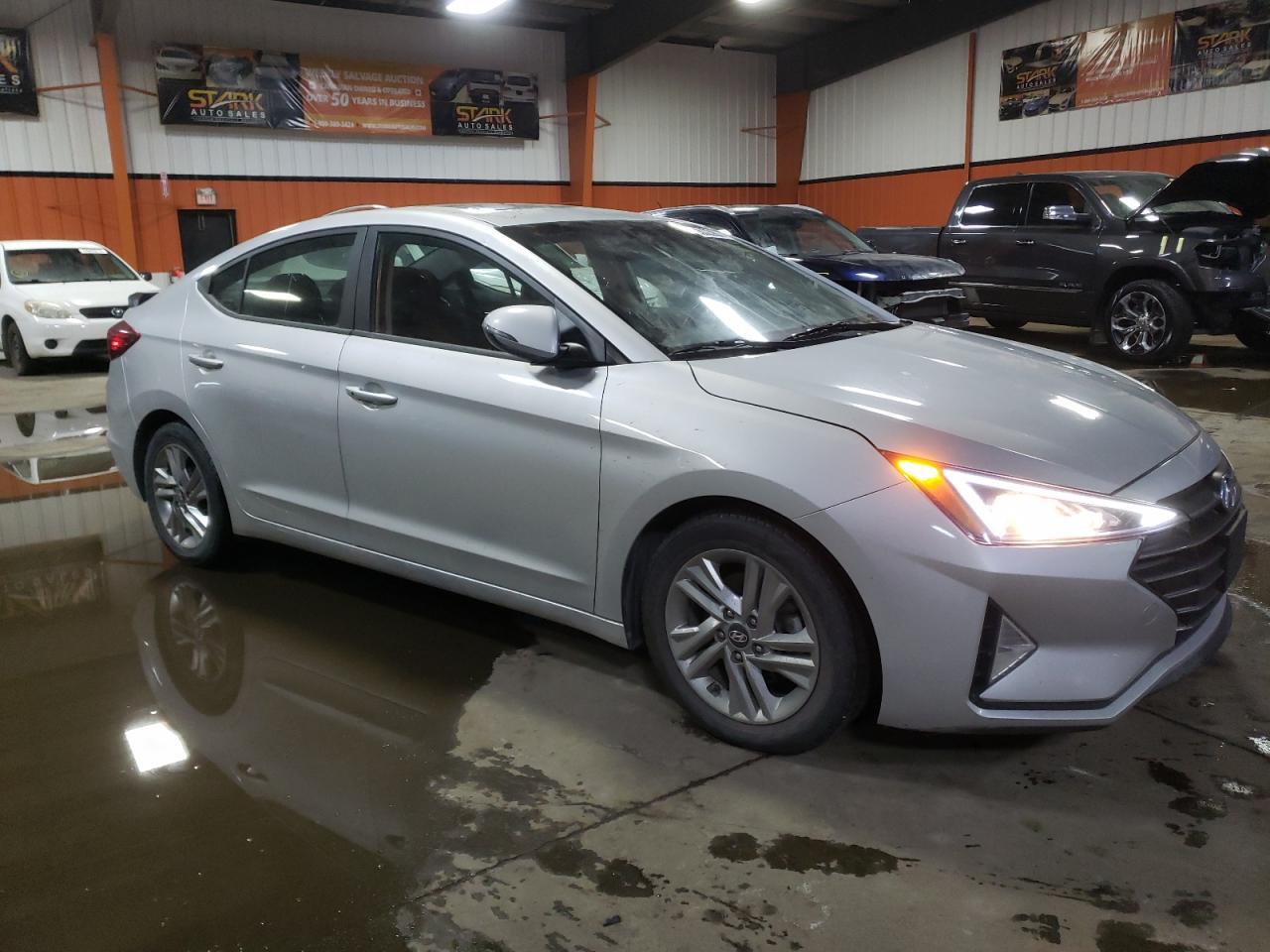 2019 HYUNDAI ELANTRA SE - Фото 4