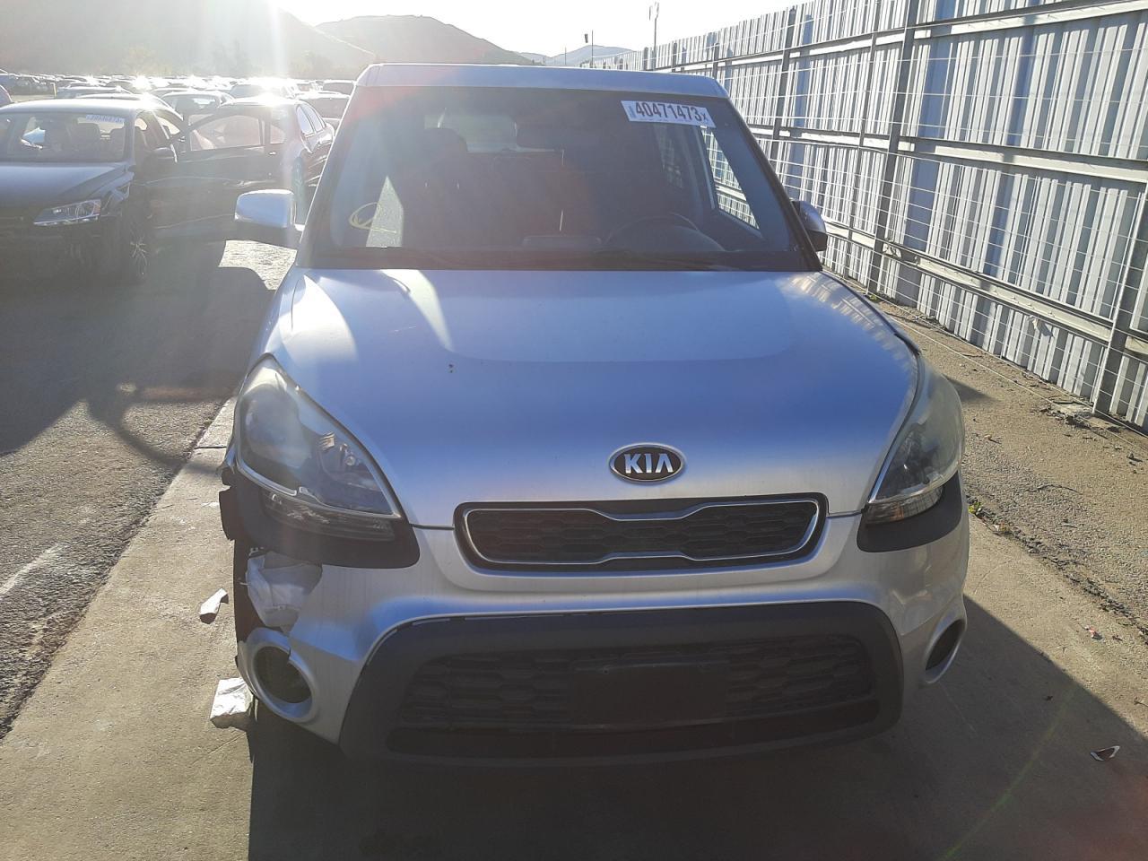 2013 KIA SOUL + - Image 5