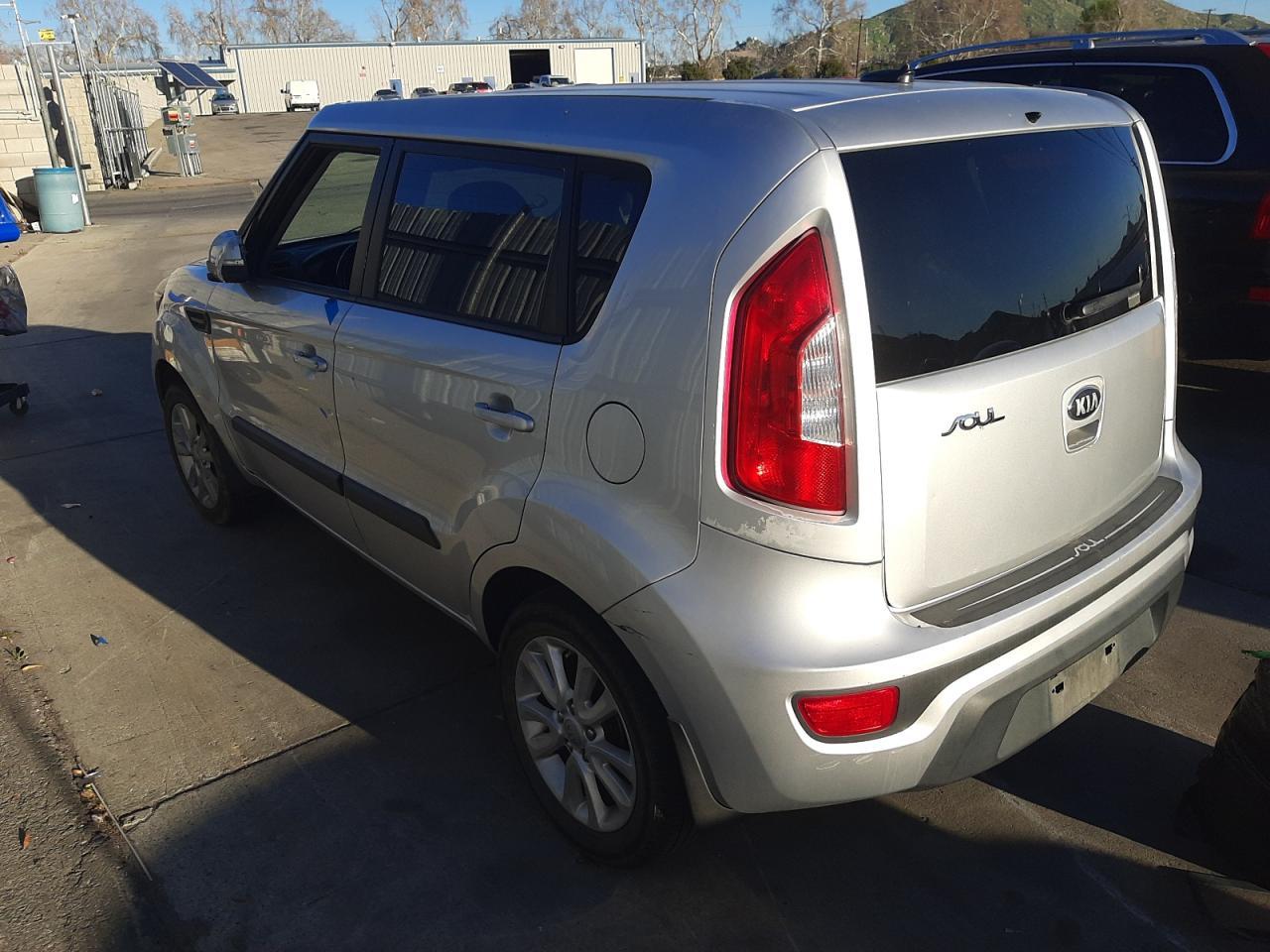 2013 KIA SOUL + - Image 2