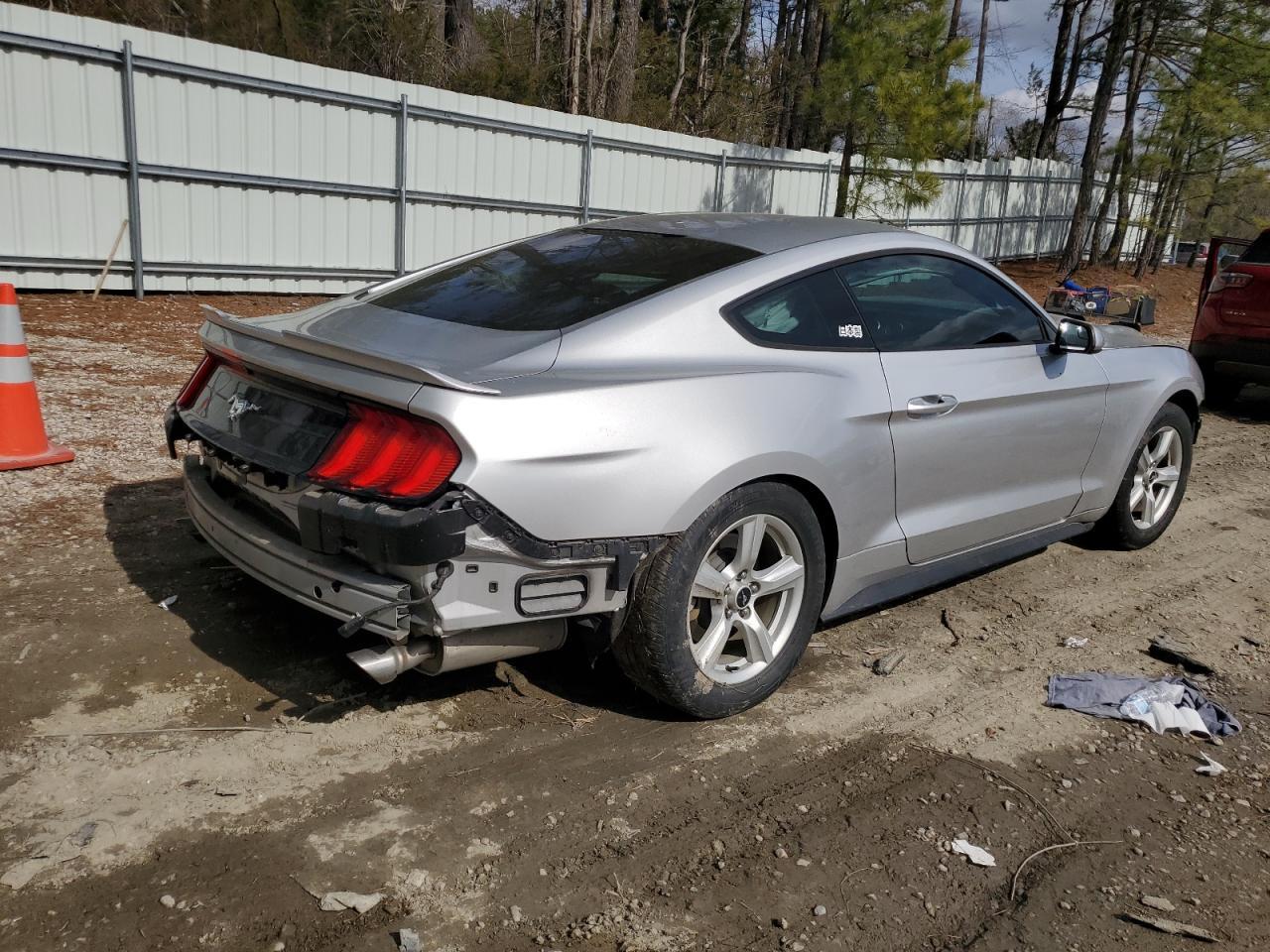 2018 FORD MUSTANG - Фото 3