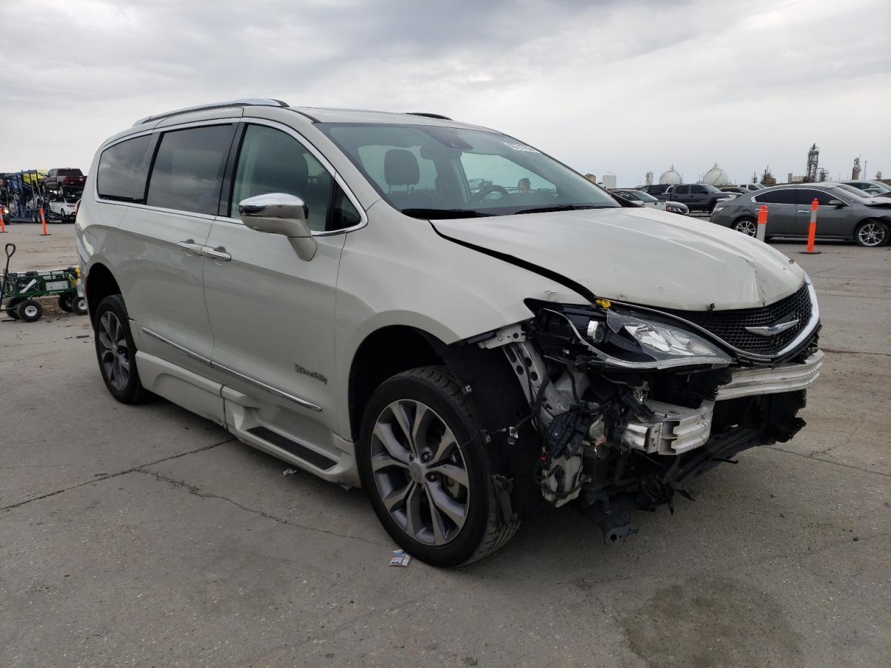 2019 Chrysler Pacifica Limited - Image 4