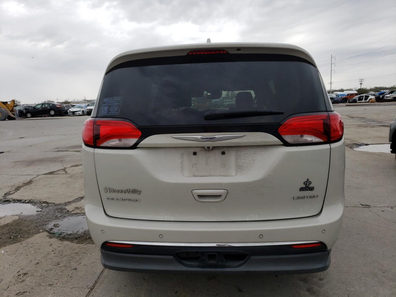 2019 Chrysler Pacifica Limited - Image 6