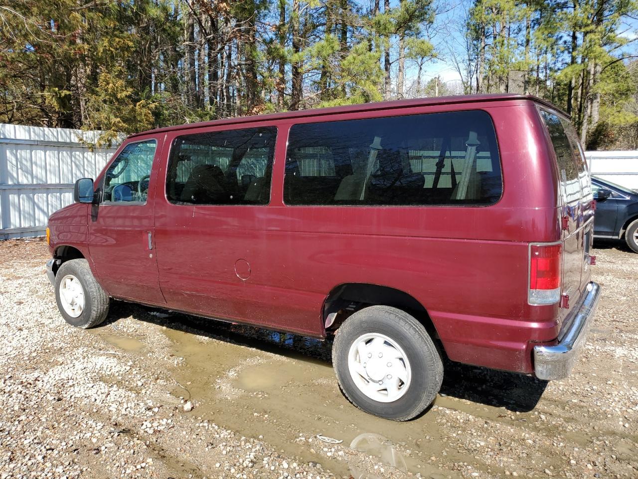 2006 Ford Econoline E350 Super Duty Wagon - Фото 2