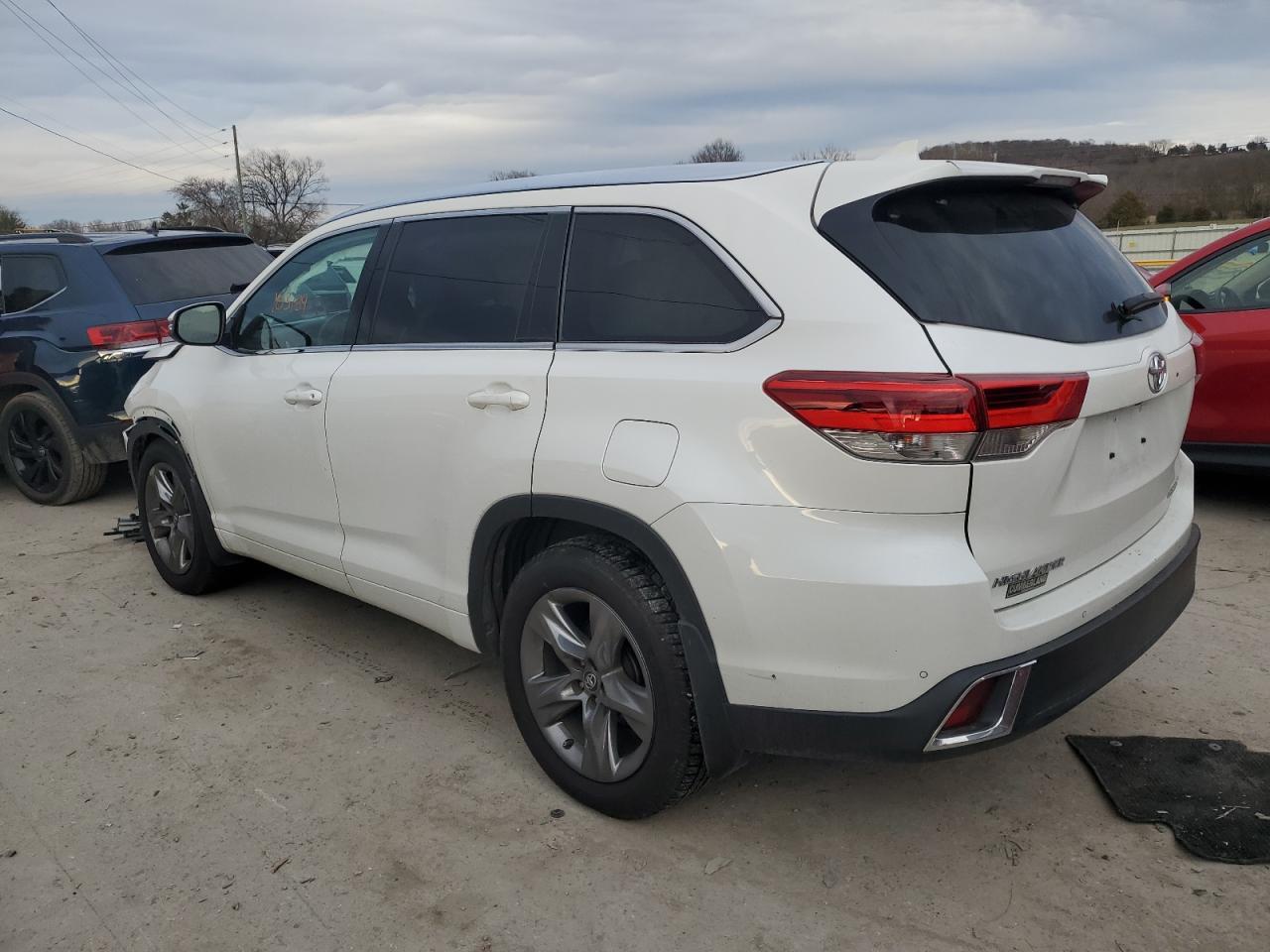 2018 TOYOTA HIGHLANDER - Image 2