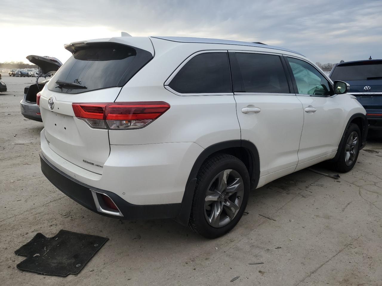2018 TOYOTA HIGHLANDER - Image 3