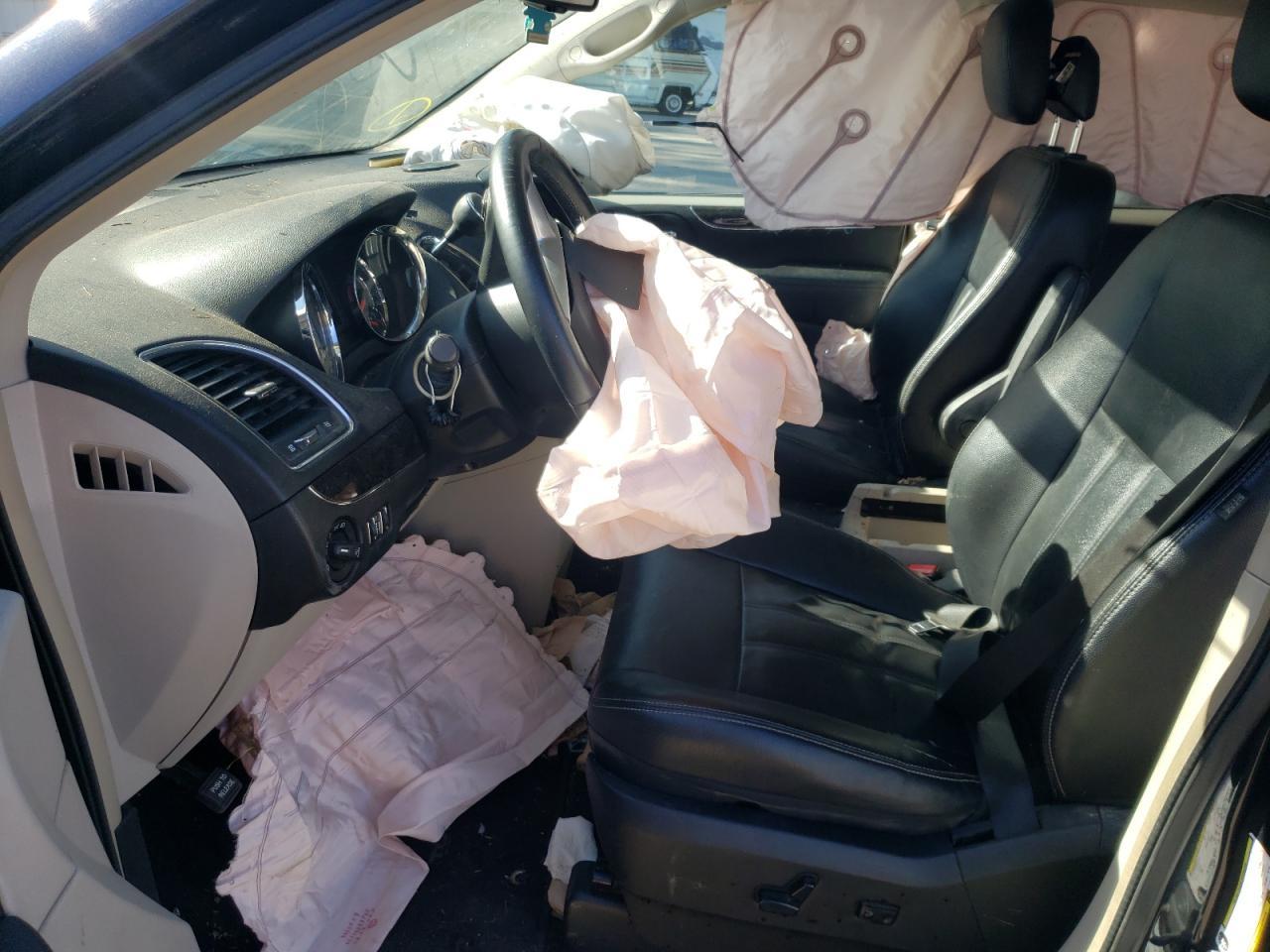 2013 Chrysler Town & Country Touring - Image 7