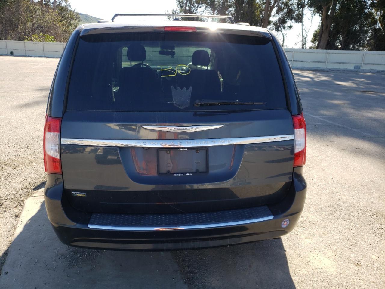 2013 Chrysler Town & Country Touring - Image 6