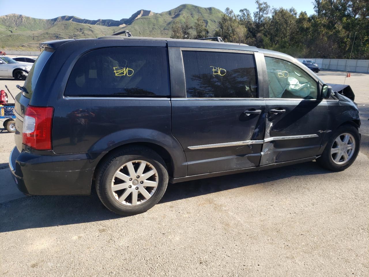 2013 Chrysler Town & Country Touring - Image 3