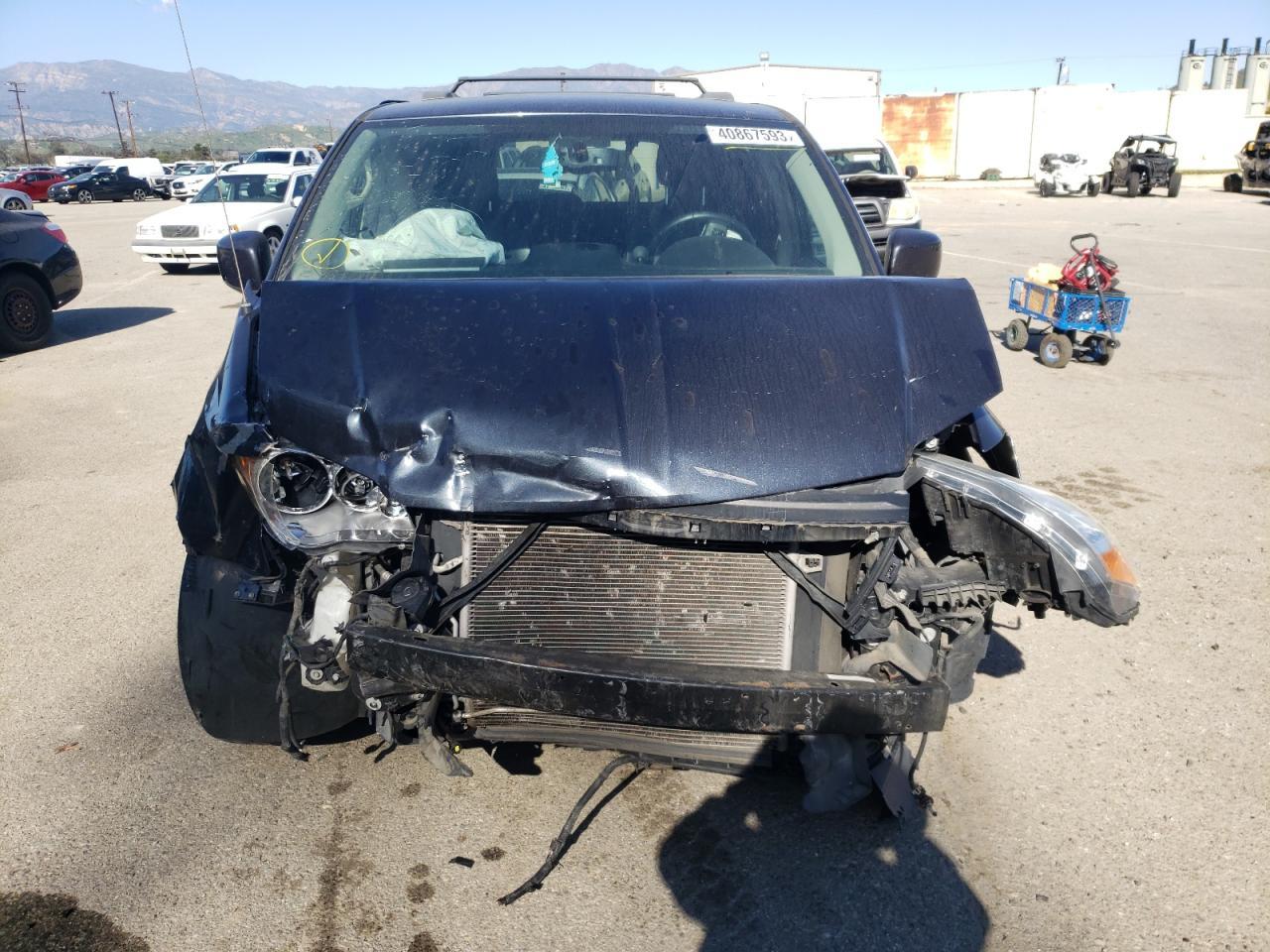 2013 Chrysler Town & Country Touring - Image 5