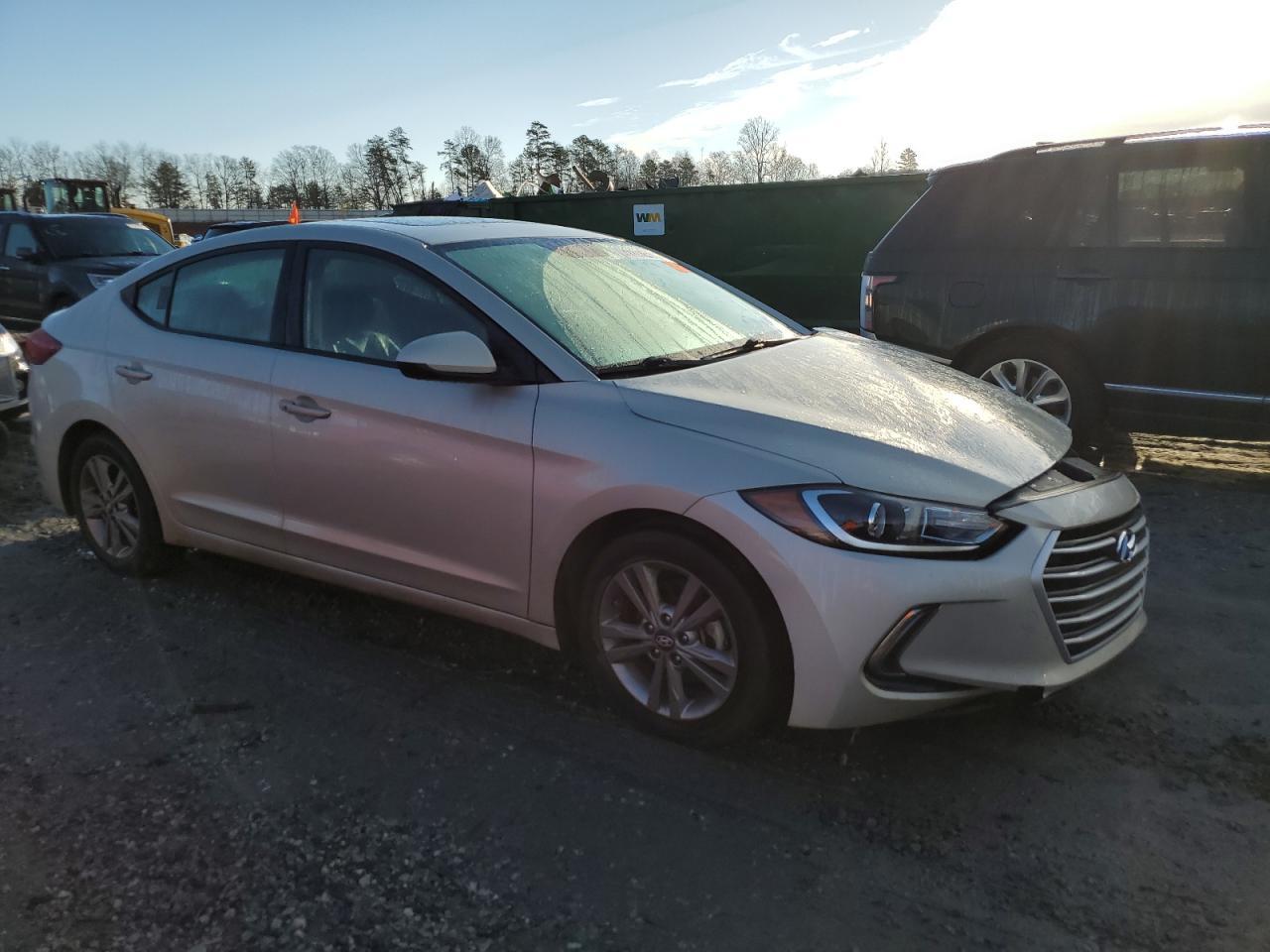 2017 HYUNDAI ELANTRA SE - Image 4