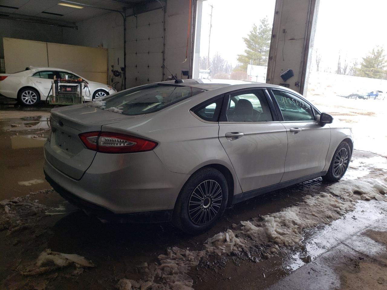 2013 Ford Fusion S - Фото 3