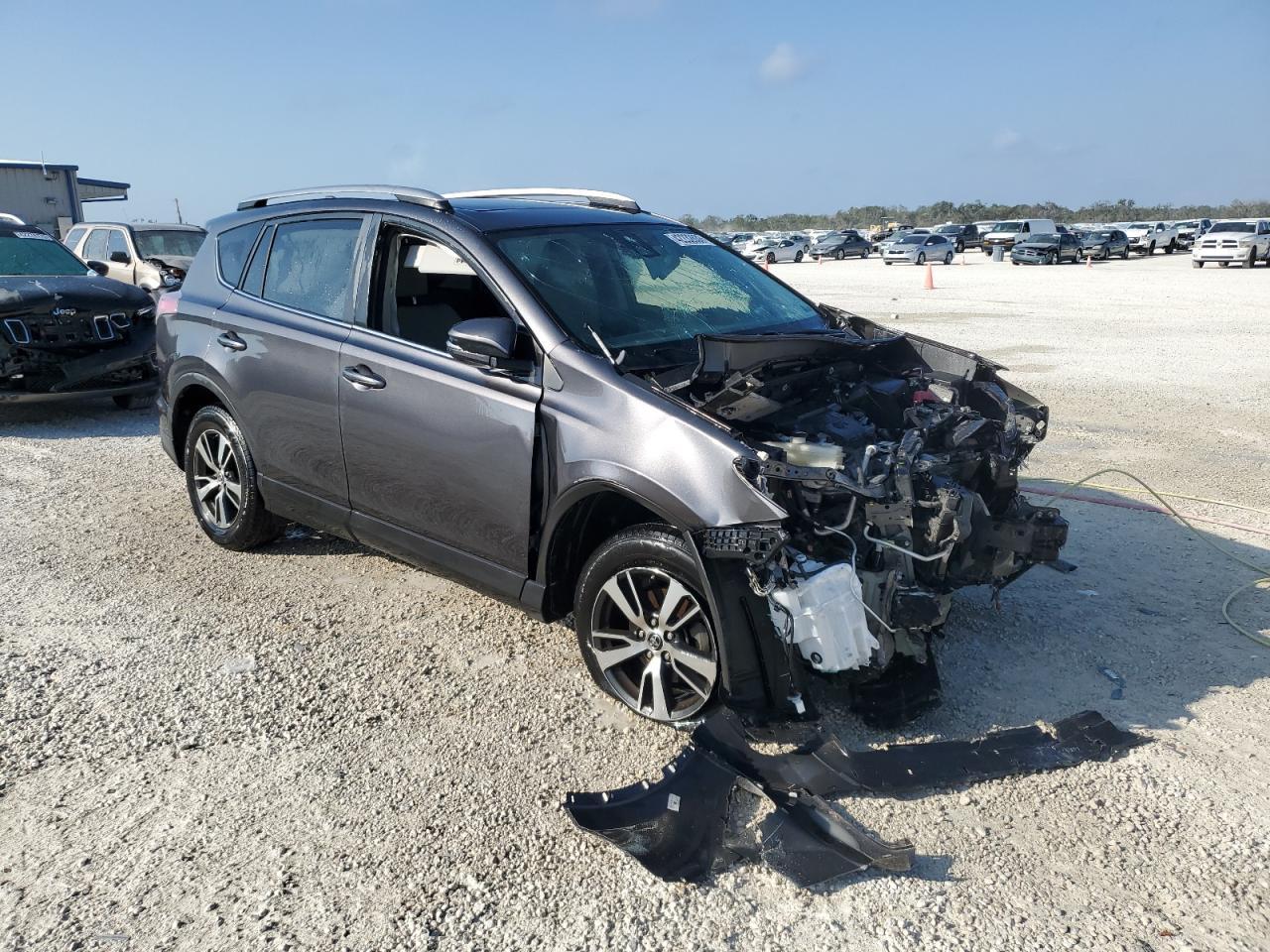 2017 TOYOTA RAV4 XLE - Image 4