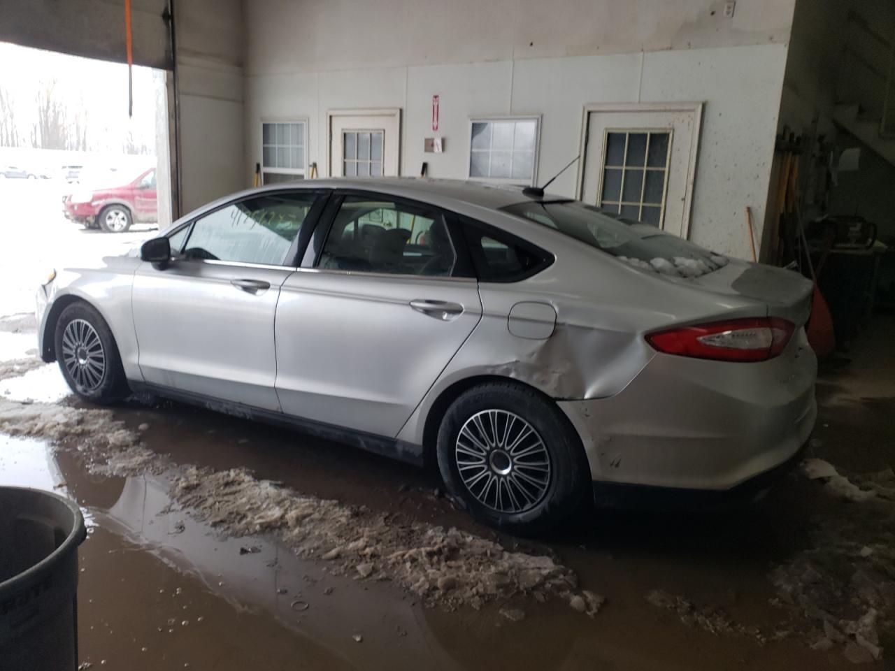 2013 Ford Fusion S - Фото 2