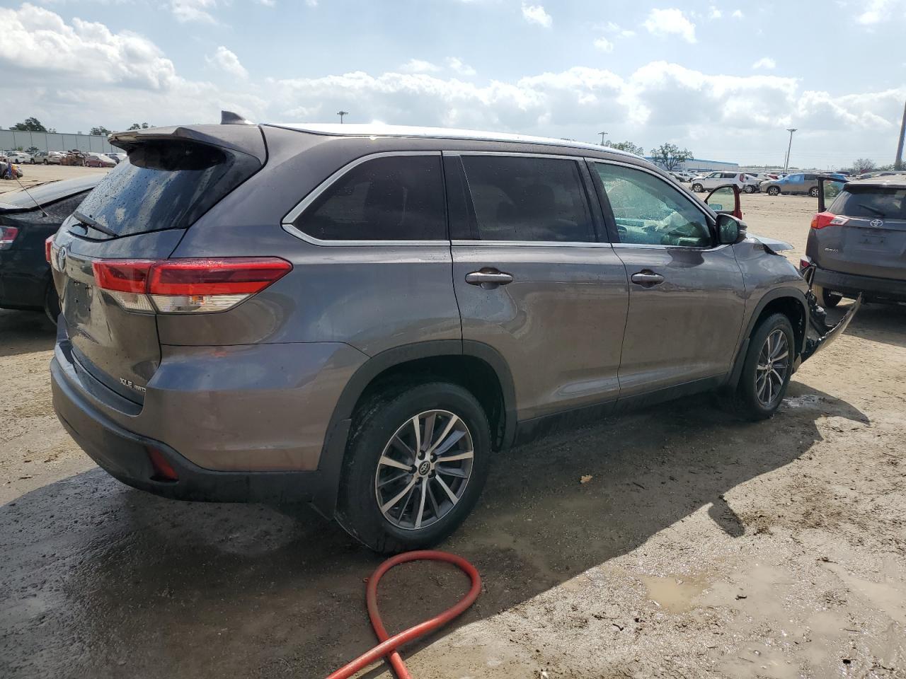 2019 TOYOTA HIGHLANDER - Фото 3