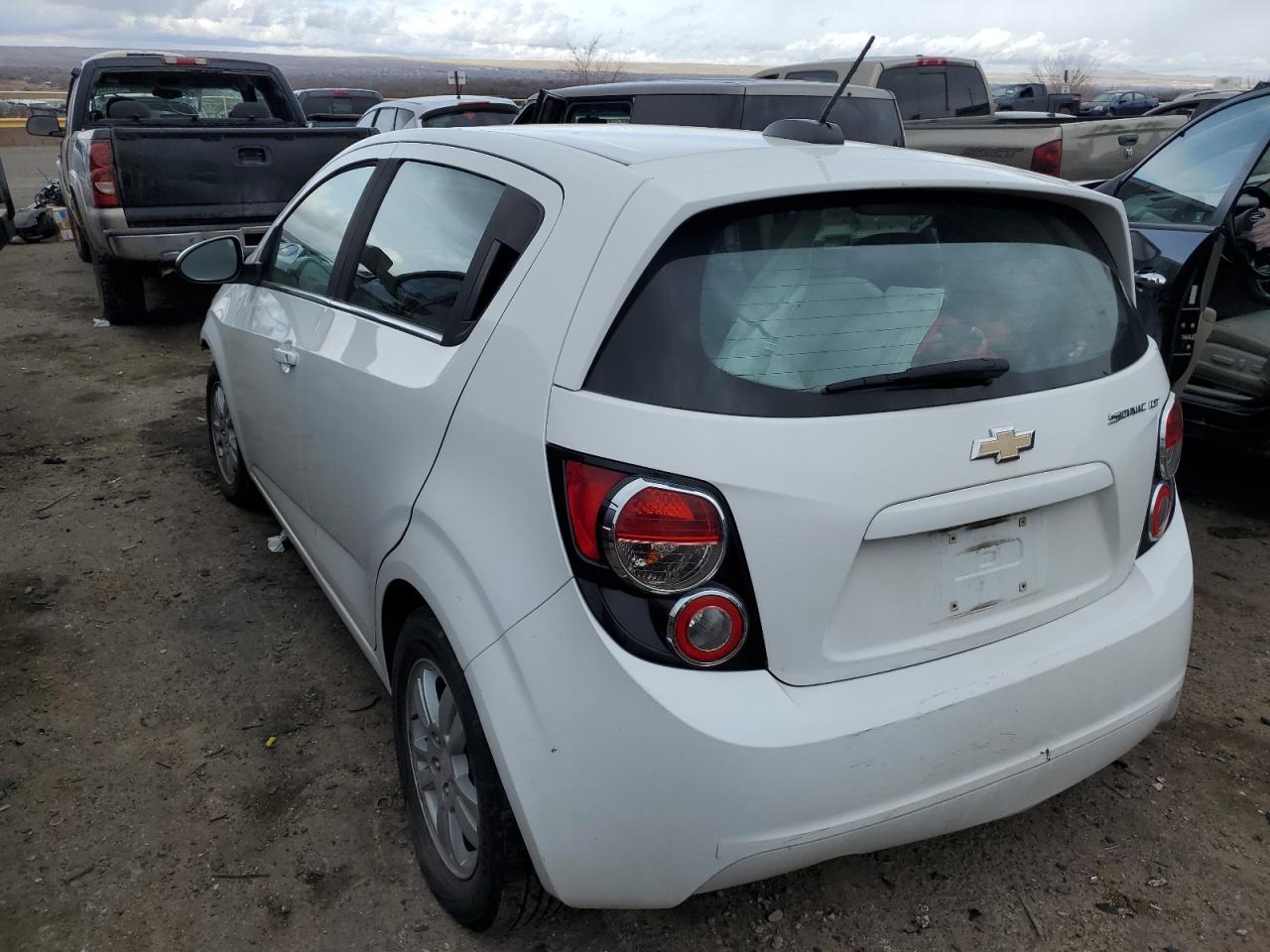 2016 Chevrolet Sonic Lt - Фото 2