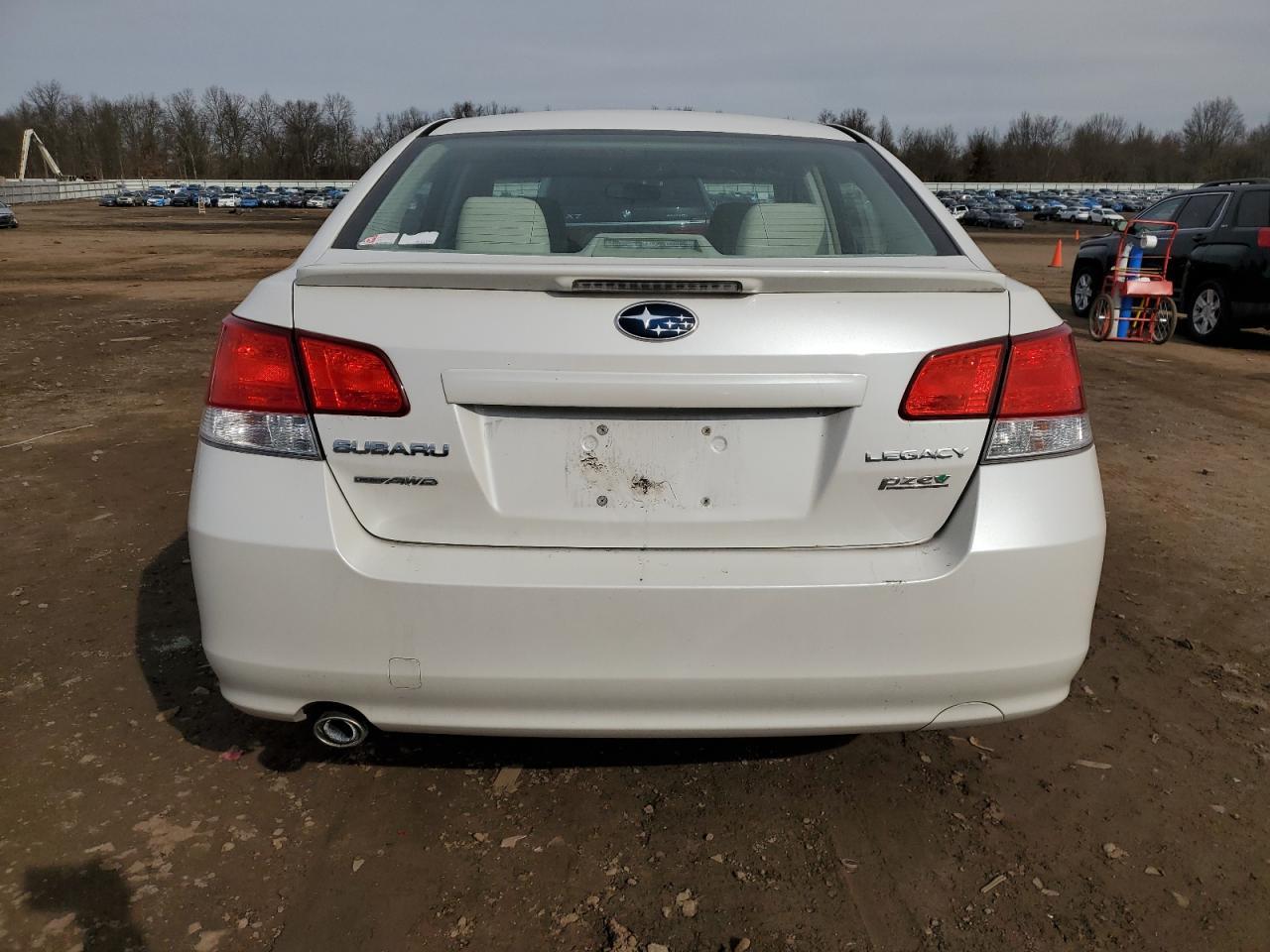 2012 SUBARU LEGACY 2.5 - Image 6