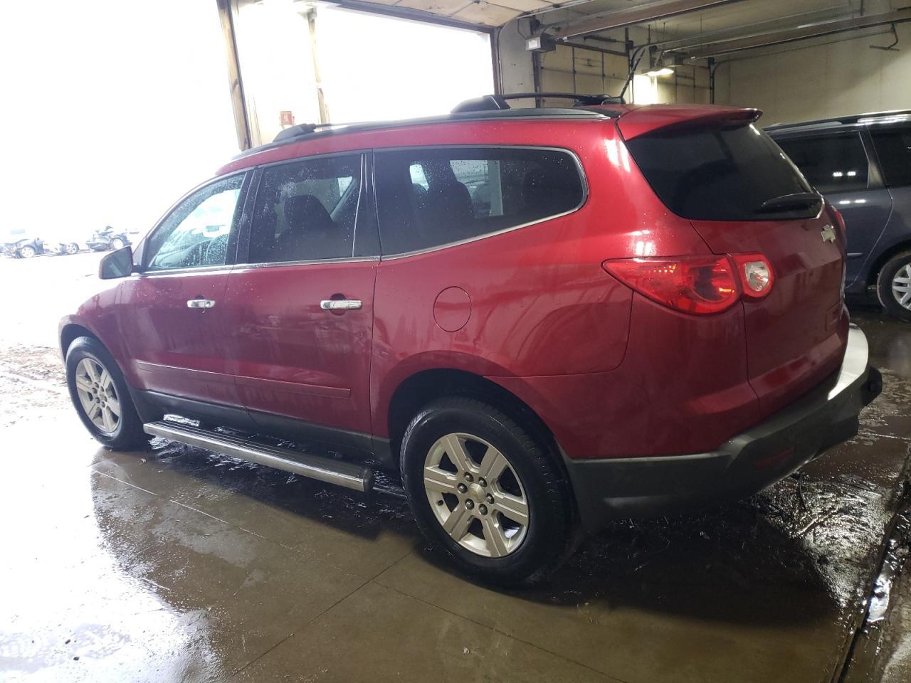 2012 CHEVROLET TRAVERSE L - Image 2