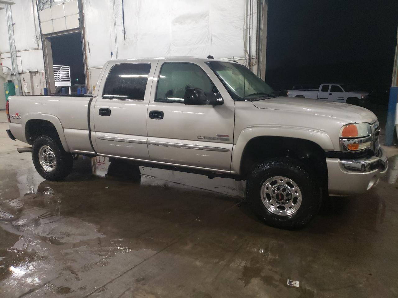2005 GMC Sierra K2500 Heavy Duty - Image 4