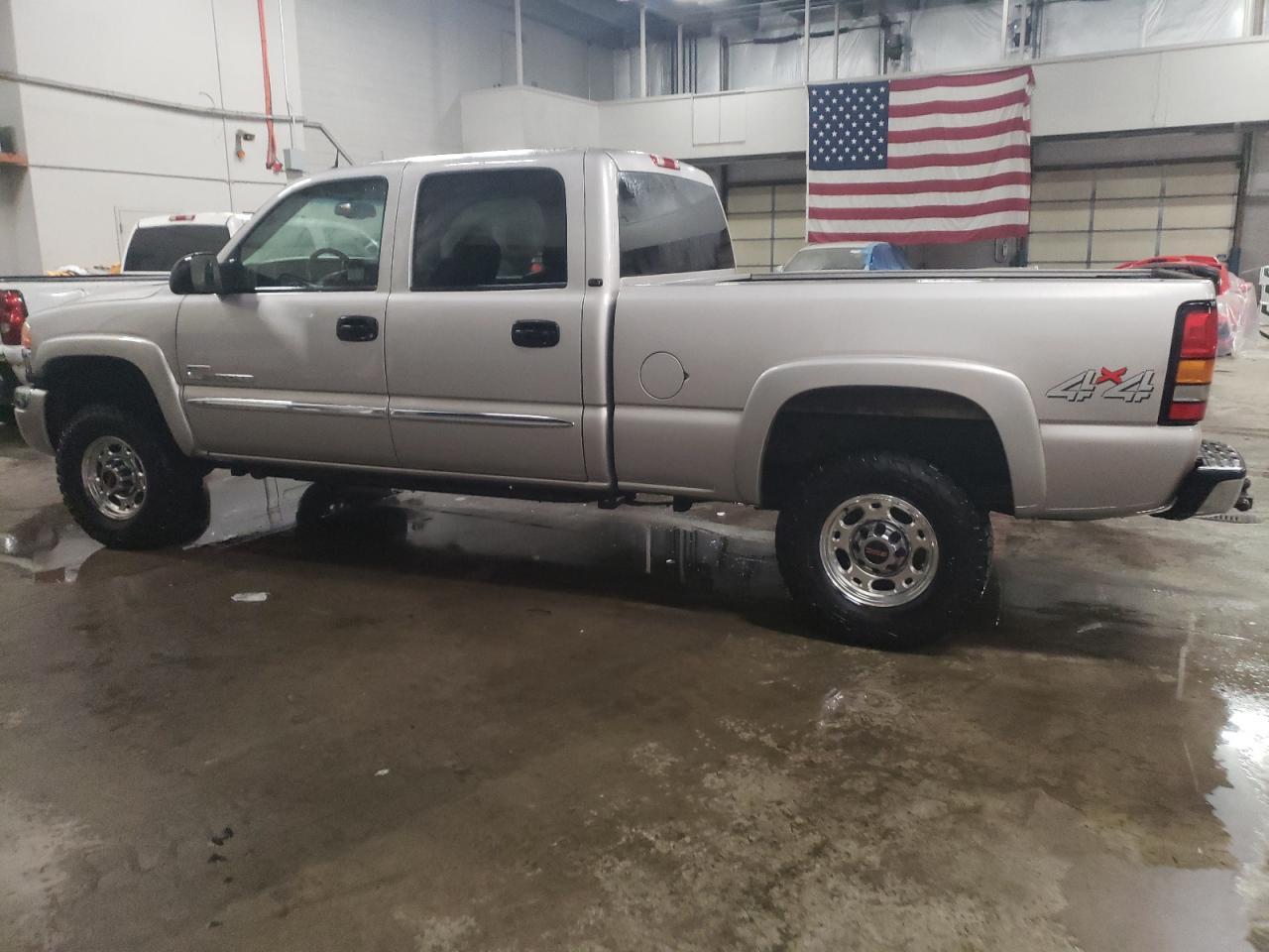 2005 GMC Sierra K2500 Heavy Duty - Image 2