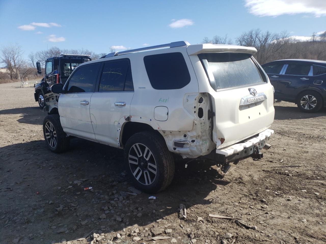 2018 TOYOTA 4RUNNER SR - Image 2