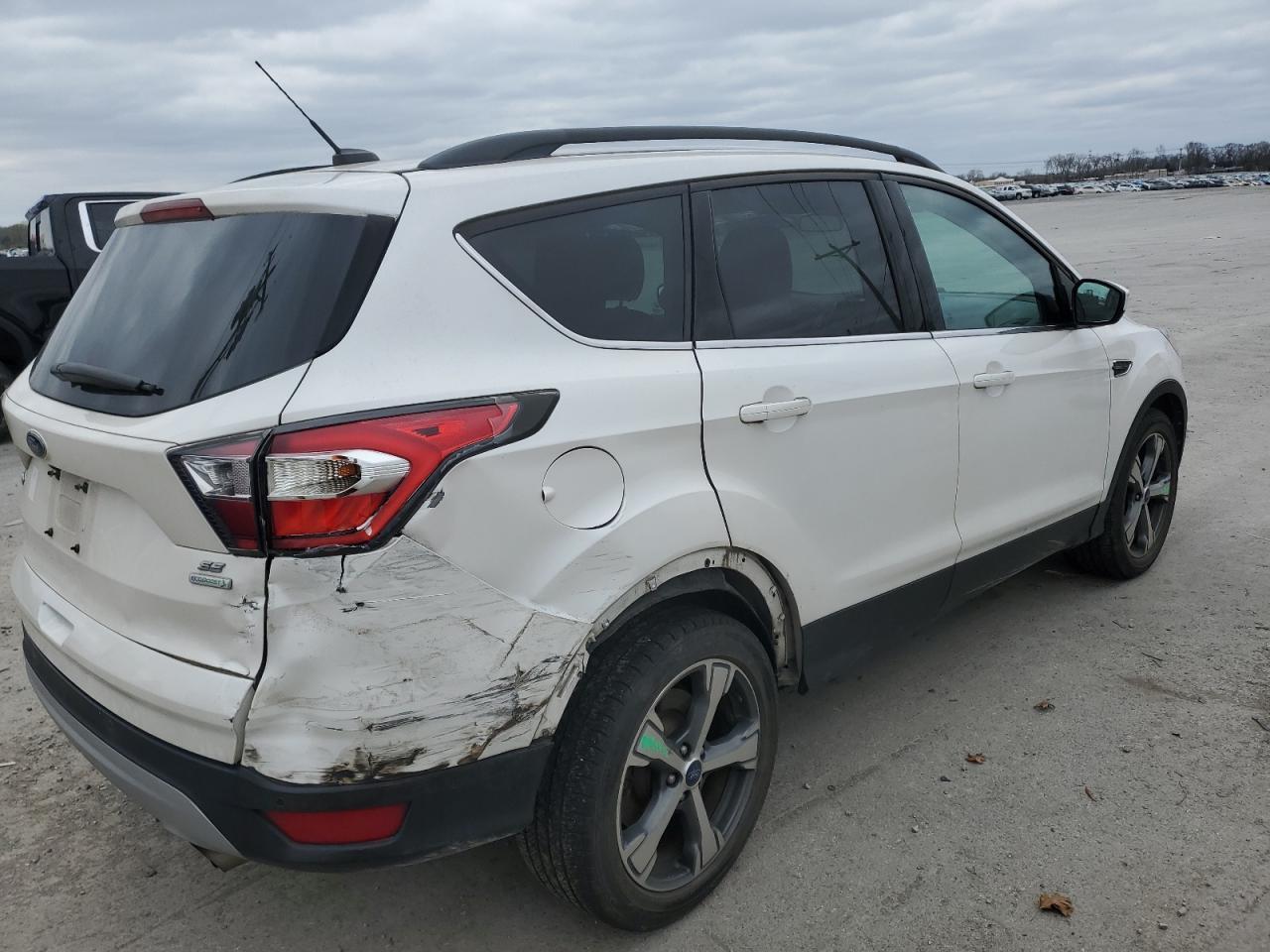 2017 FORD ESCAPE SE - Image 3