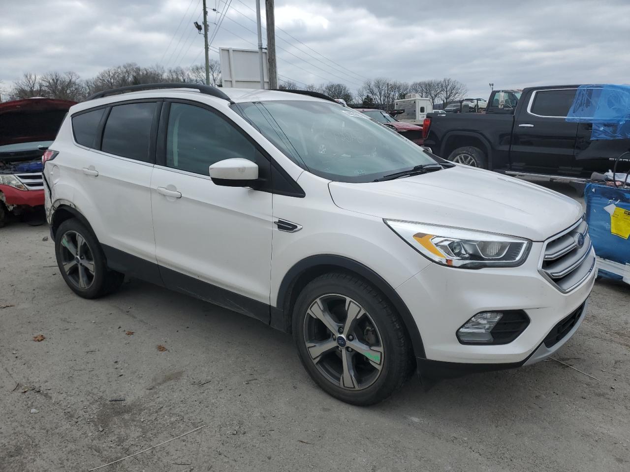 2017 FORD ESCAPE SE - Image 4