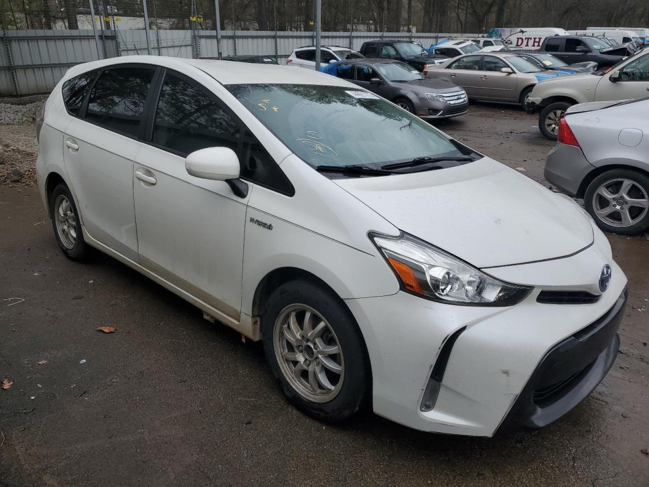 2016 TOYOTA PRIUS V - Image 4