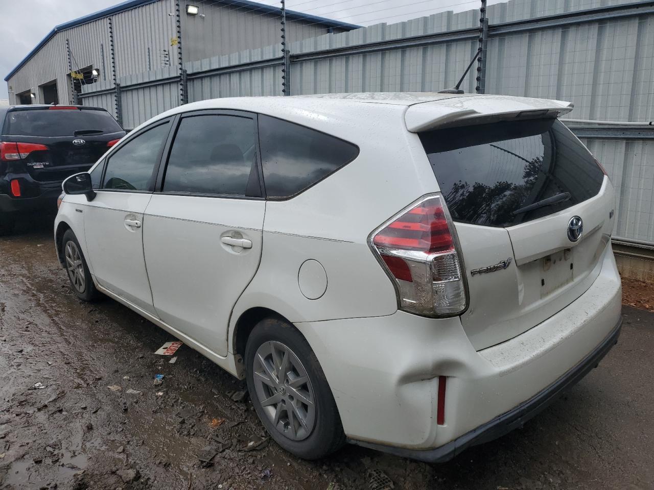 2016 TOYOTA PRIUS V - Image 2
