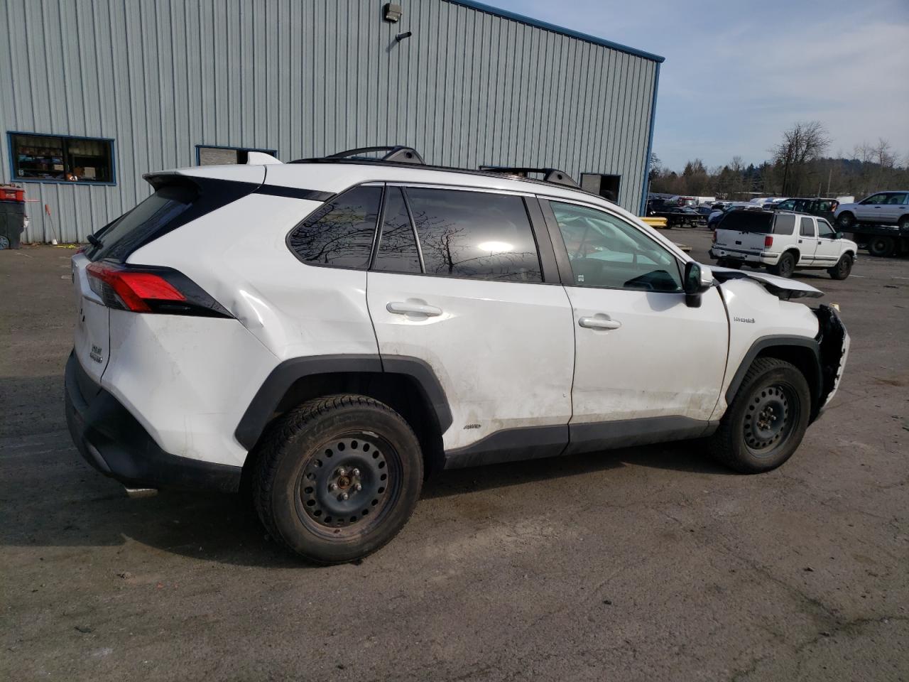 2020 TOYOTA RAV4 XLE - Image 3