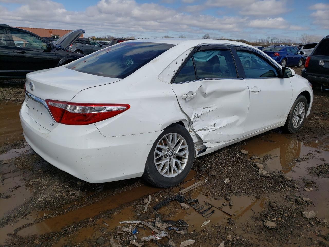 2017 TOYOTA CAMRY LE - Фото 3