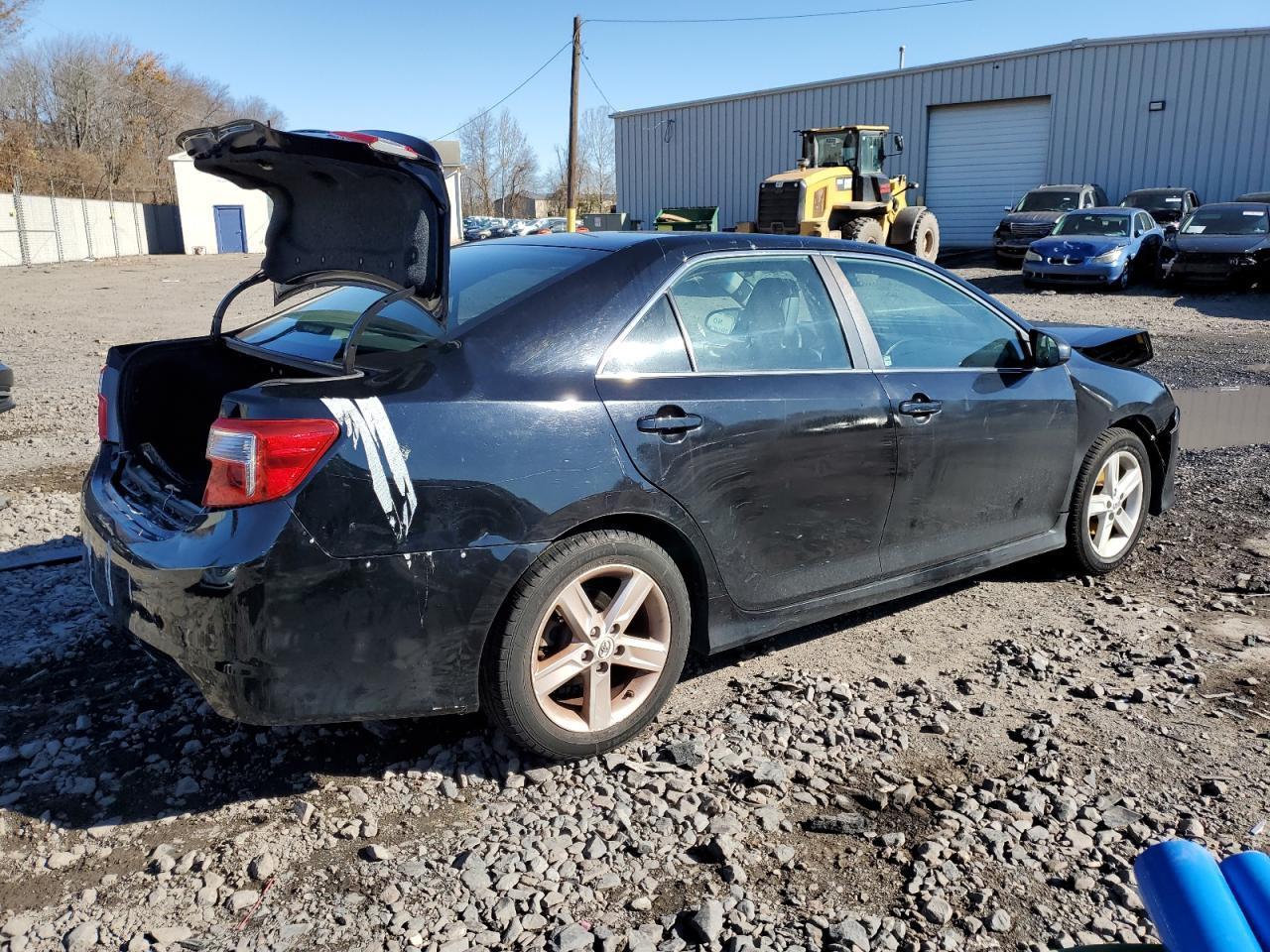 2012 Toyota Camry Base - Фото 3