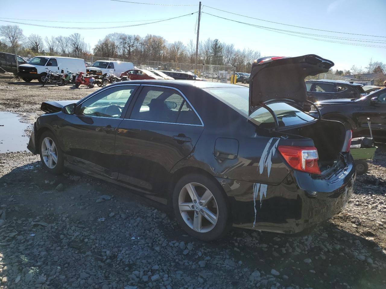 2012 Toyota Camry Base - Фото 2