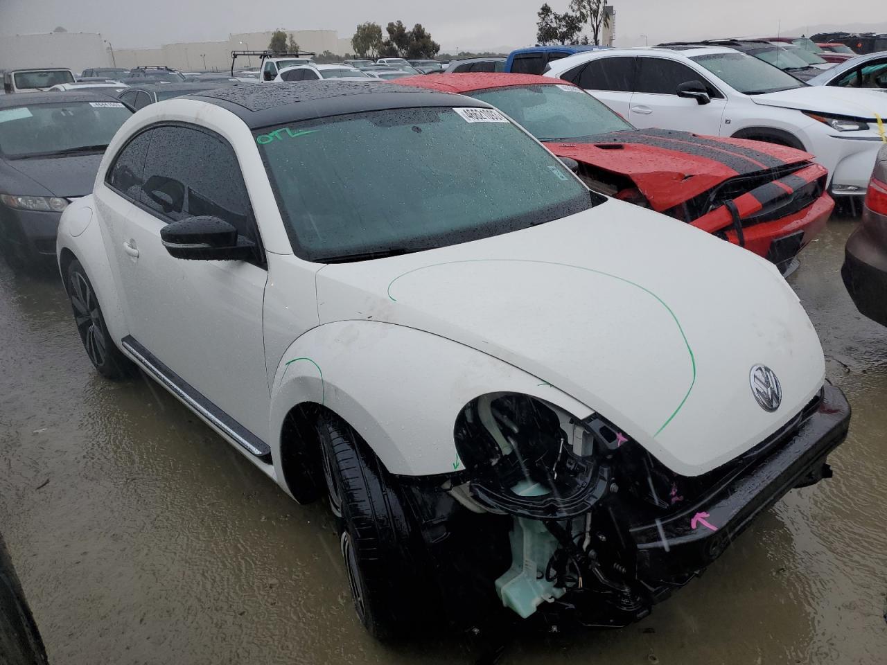 2013 Volkswagen Beetle Turbo - Image 4