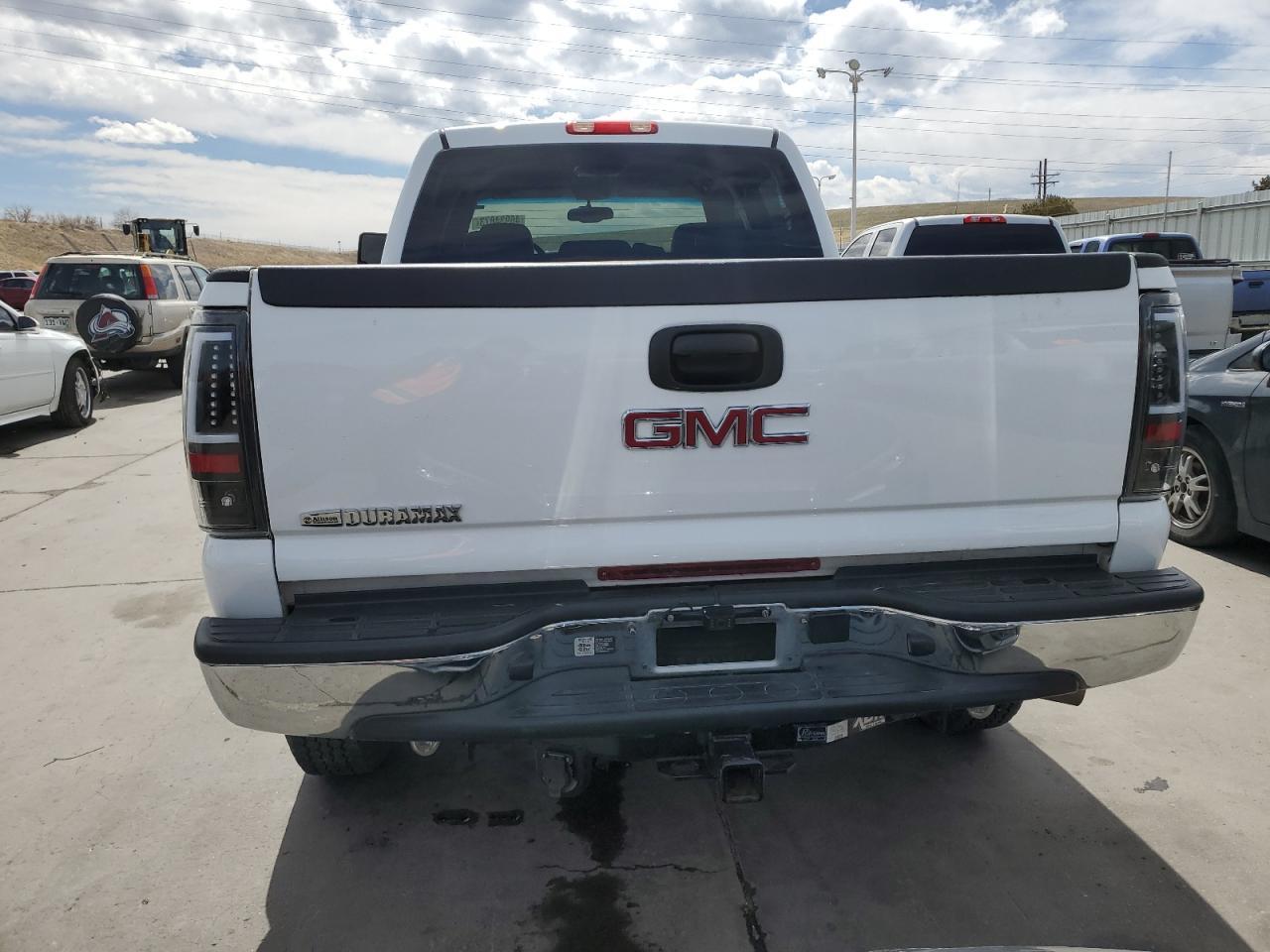 2006 GMC Sierra K2500 Heavy Duty - Image 6