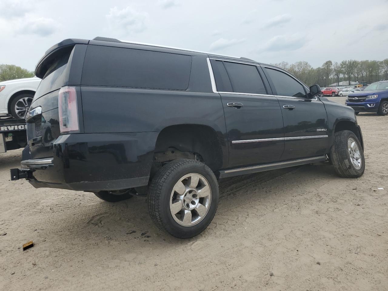2016 GMC YUKON XL D - Фото 3