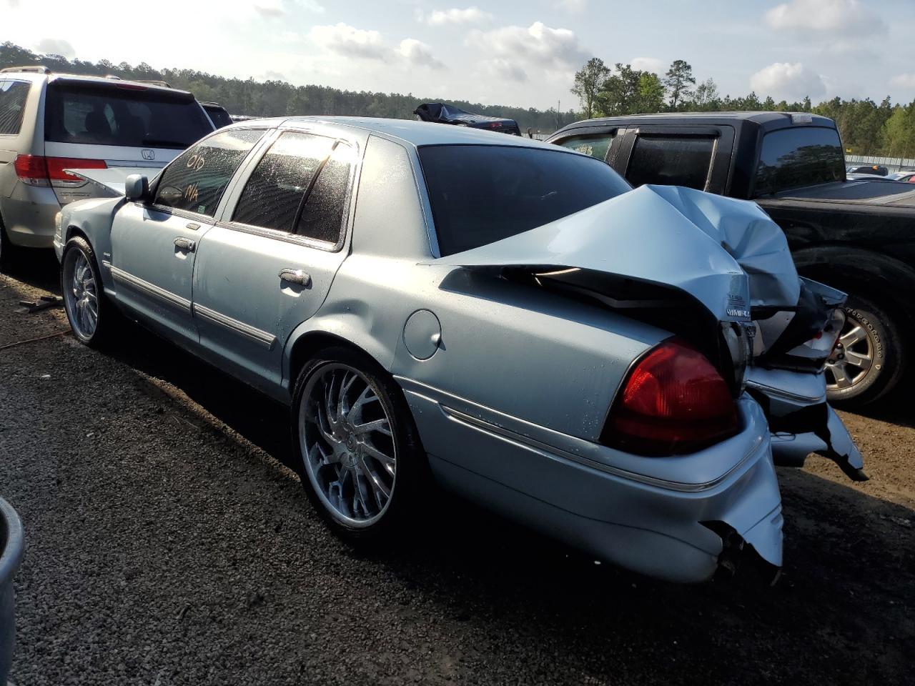 2010 MERCURY GRAND MARQ - Image 2