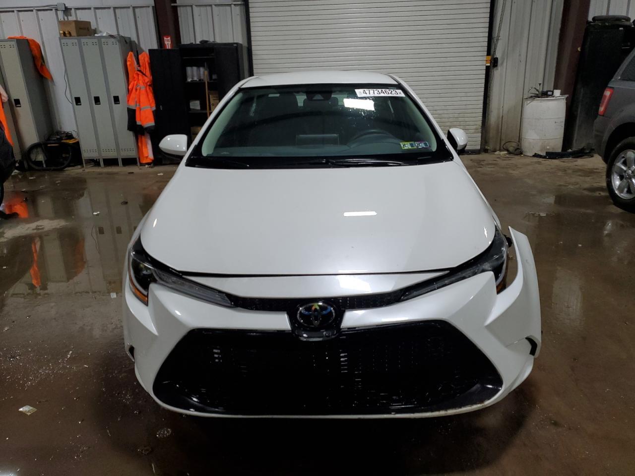 2020 TOYOTA COROLLA LE - Фото 5