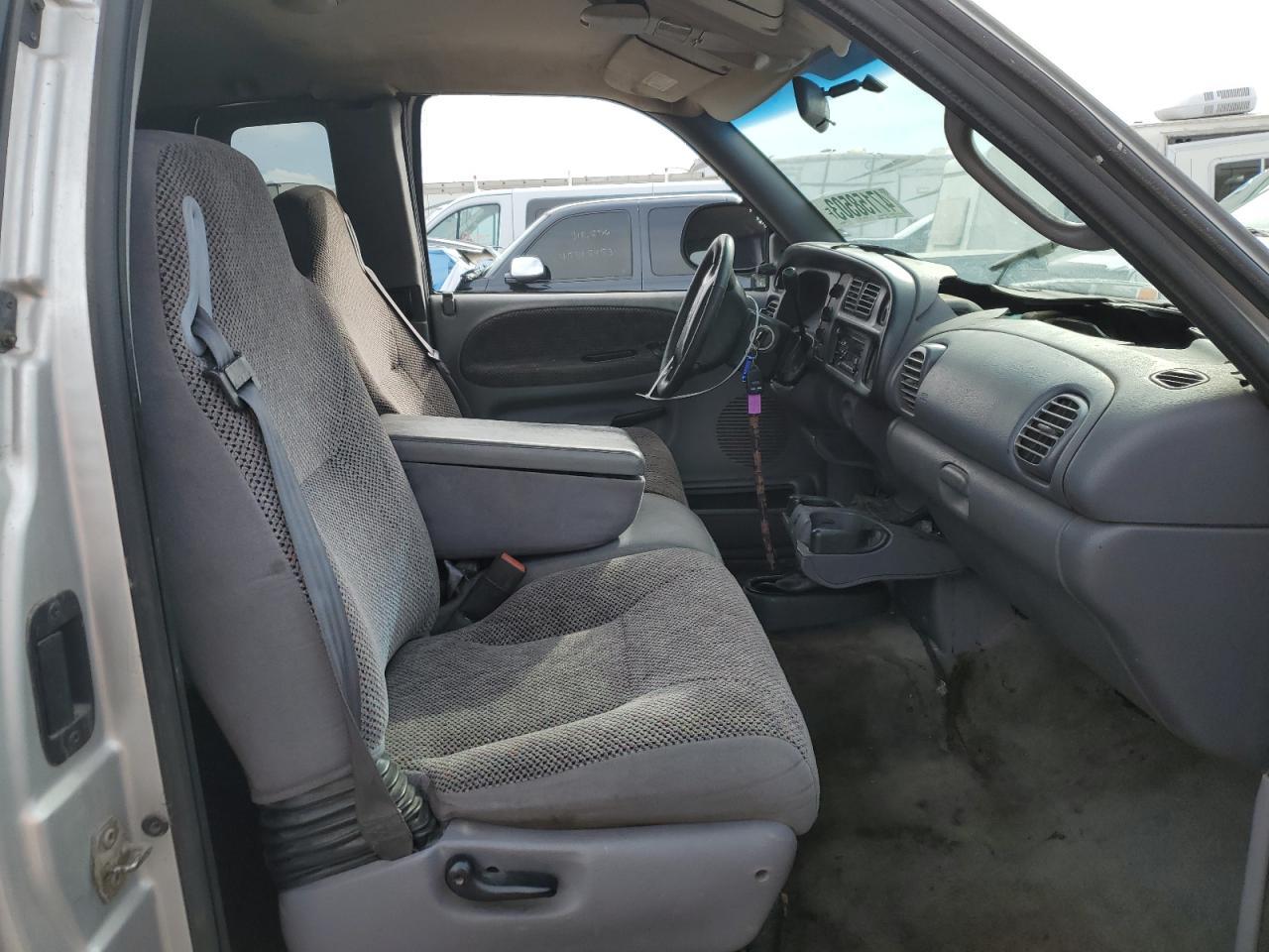 2001 Dodge Ram 2500 - Image 7