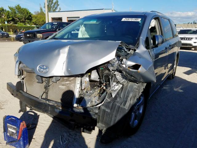 2015 TOYOTA SIENNA LE - Фото 2