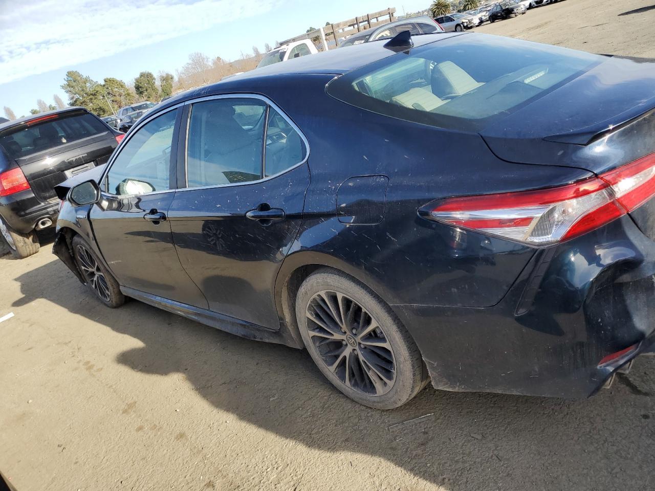 2020 TOYOTA CAMRY SE - Image 2