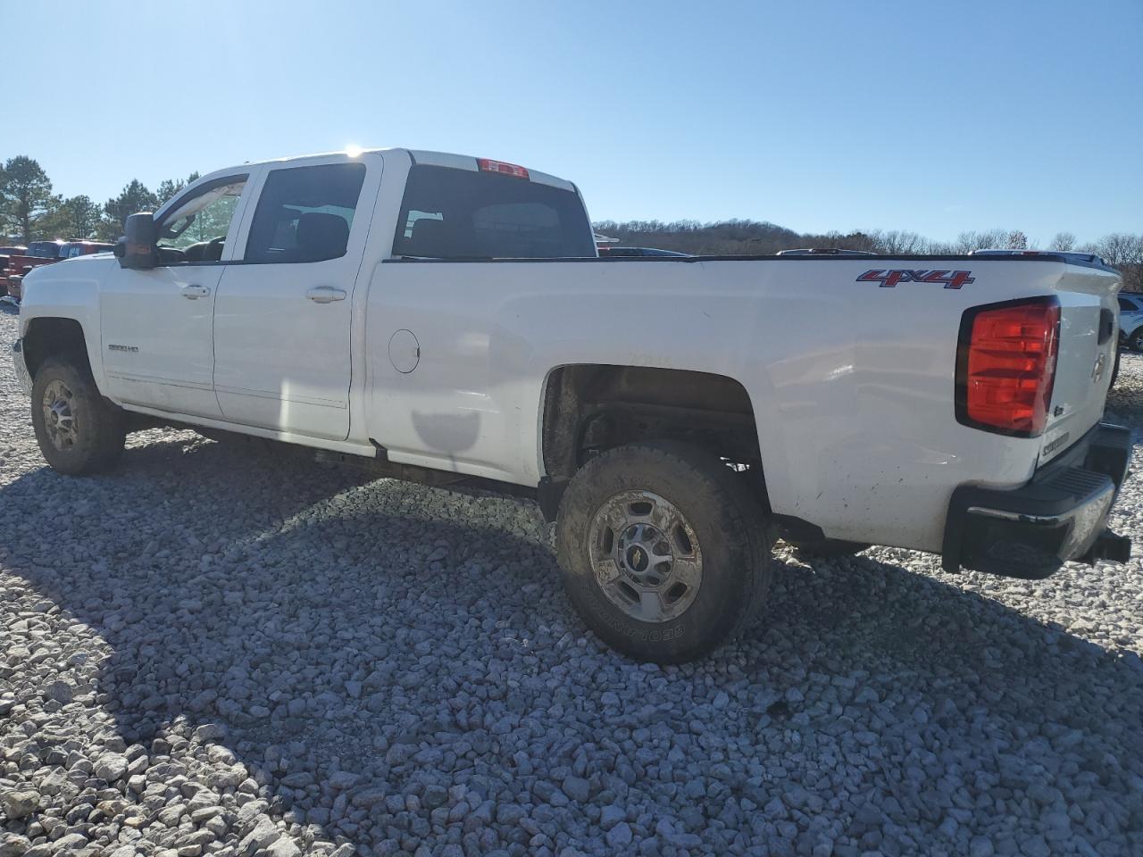 2016 CHEVROLET SILVERADO - Image 2